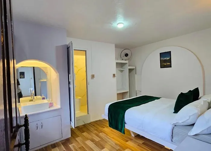 Big Tree Hostel *
